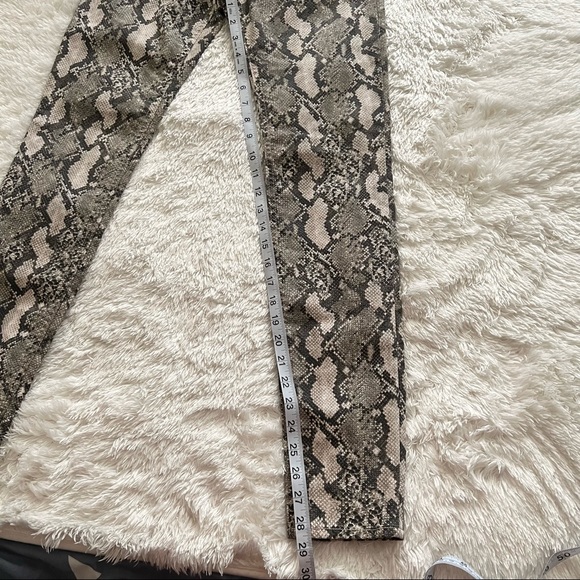 NWT H&M  HIGH WAISTED SNAKESKIN JEAN - Picture 13 of 15